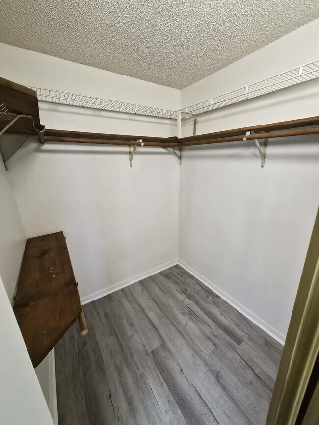 Building Photo - 57 Shores Blvd