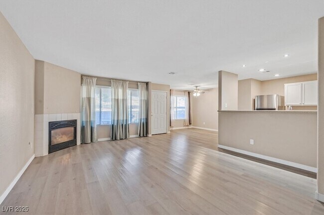 Building Photo - 350 S Durango Dr