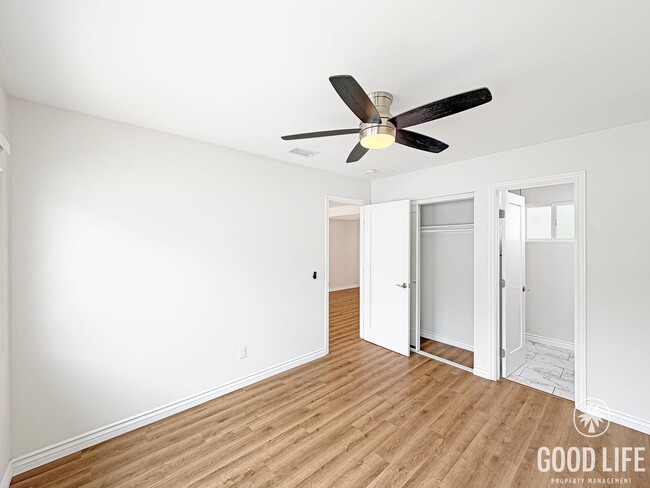 Building Photo - Charming 3B/2BA Home with Attached Garage, Large Yard and Modern Comforts in Quiet Baseball Field...