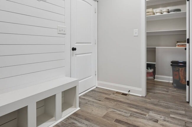 Building Photo - 515 Woodtrace Dr