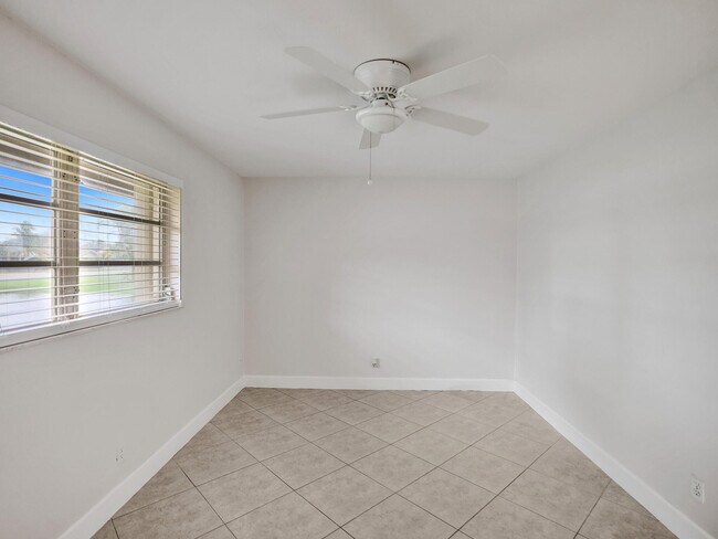 Building Photo - 3747 E Valley Green Dr