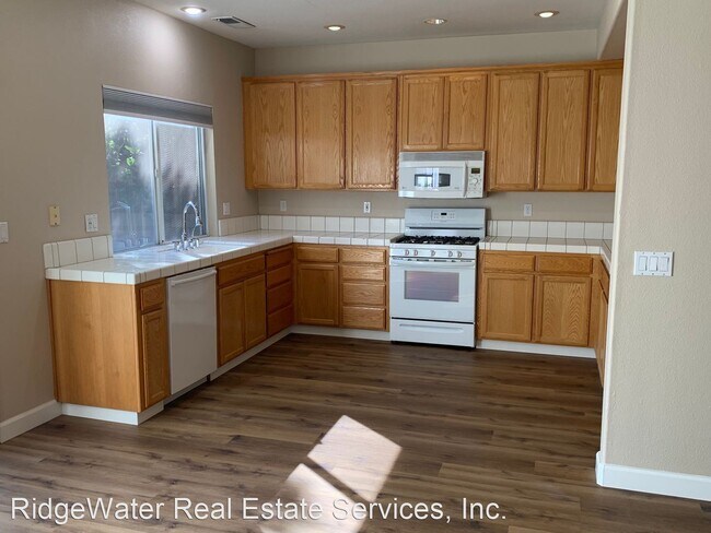 Building Photo - 4 br, 3 bath House - 610 Sundale Lane