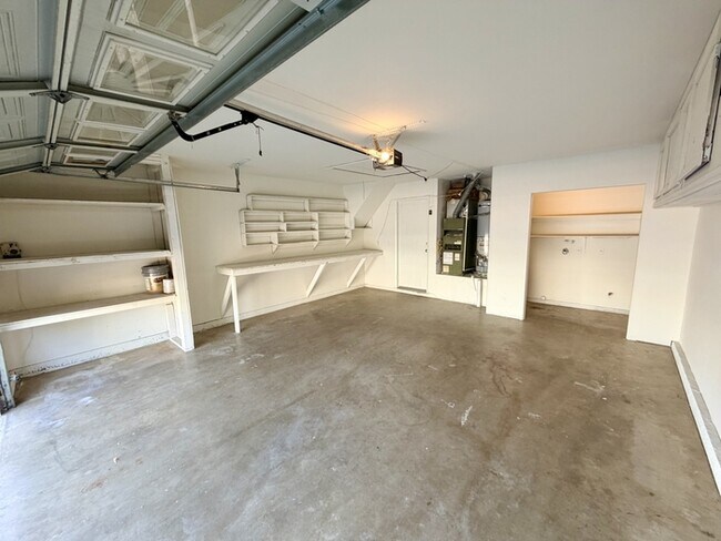 Building Photo - 2036 Orchard Dr