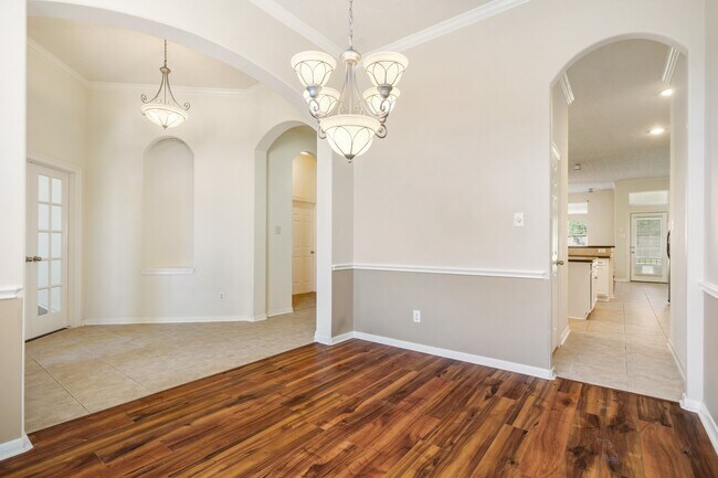 Building Photo - 24915 Pikecrest Dr