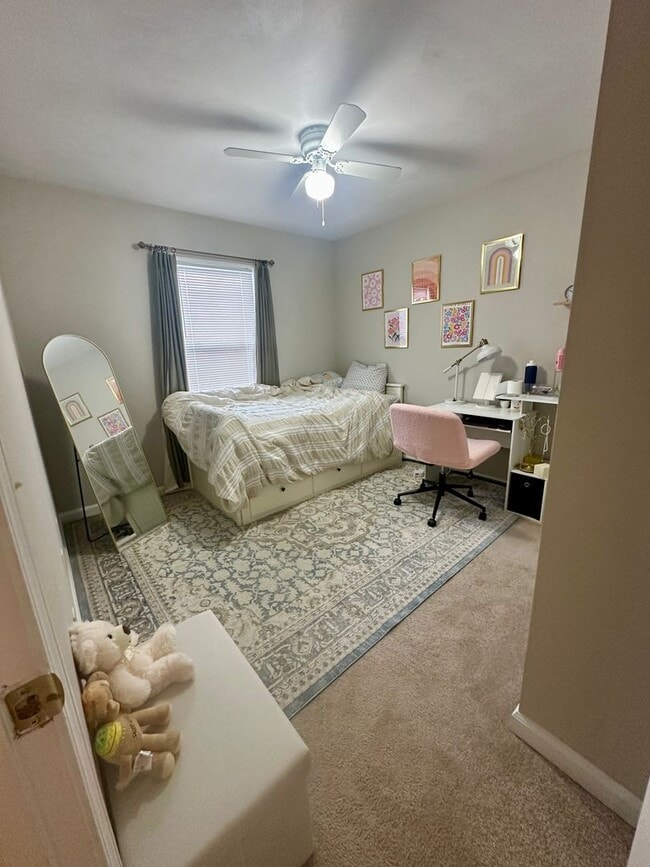 Building Photo - Prime Location Close to Virginia Tech