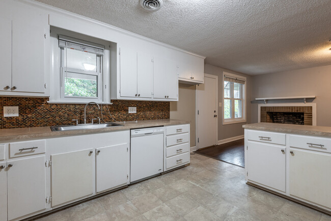 Building Photo - 2960 Tripp Ln