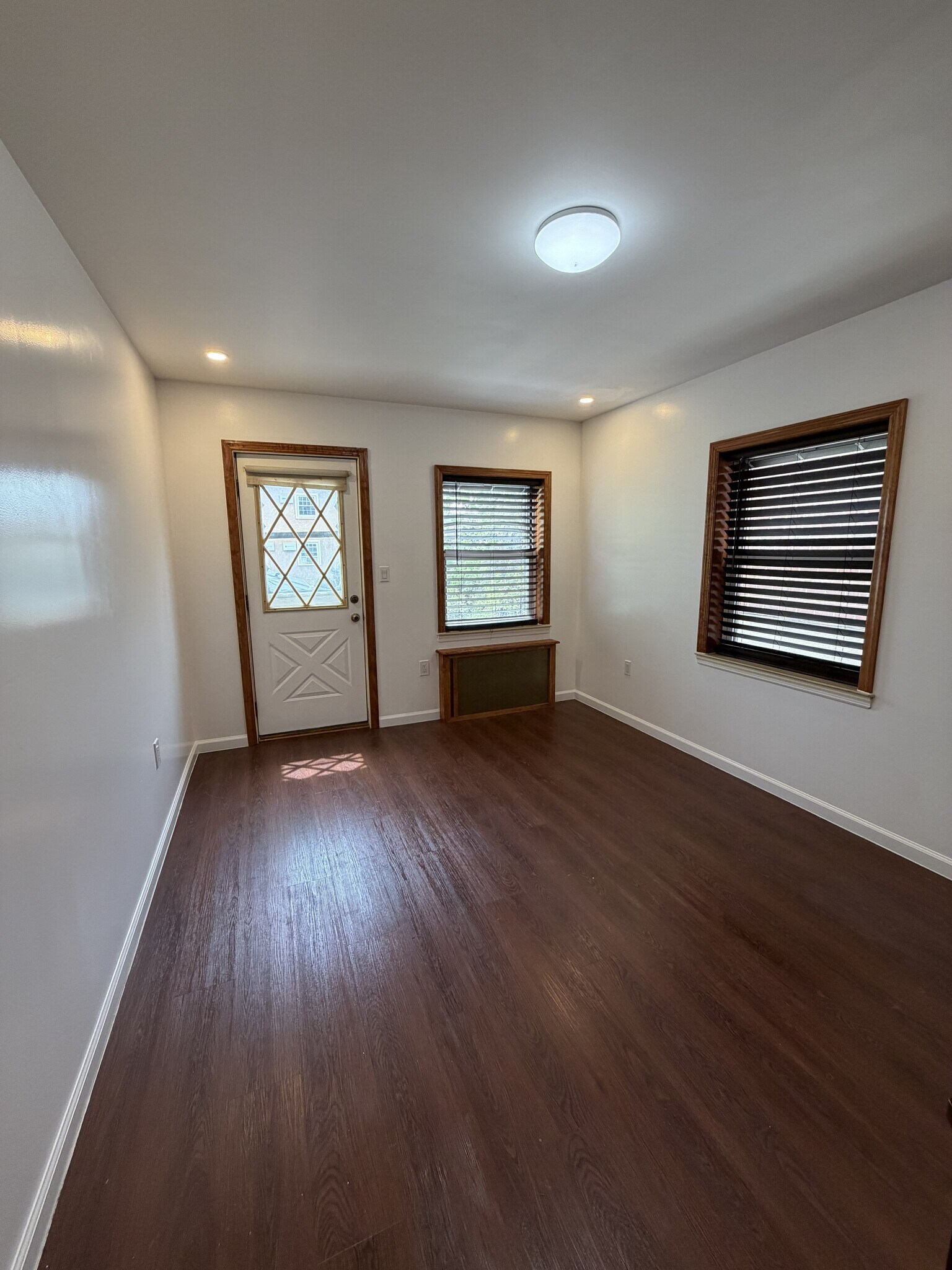 Building Photo - 1318 Mace Ave
