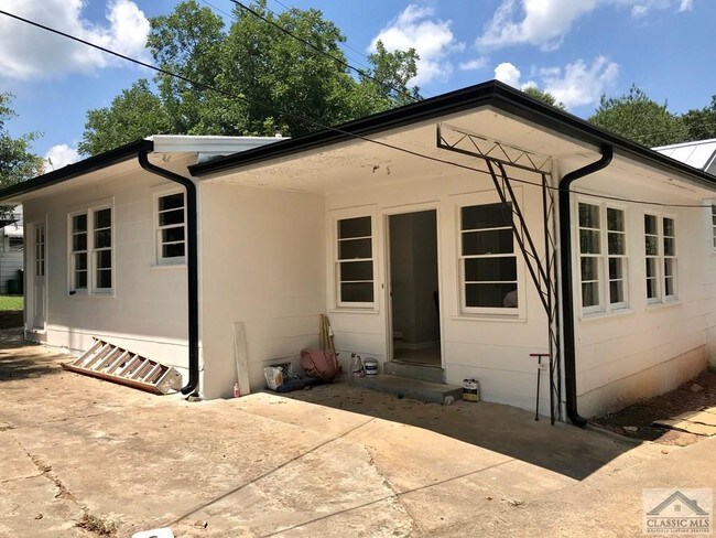 Building Photo - 135 Sunset Dr
