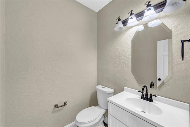 Building Photo - 900 Doral Cir