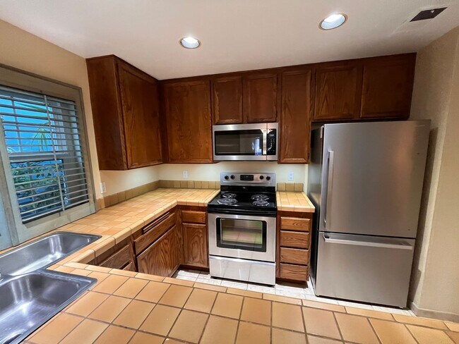 Building Photo - Mission Beach, 2 bedroom, 2 bathroom, with New Carpet, Parking, Laundry, Patio (807 Nantasket Ct....