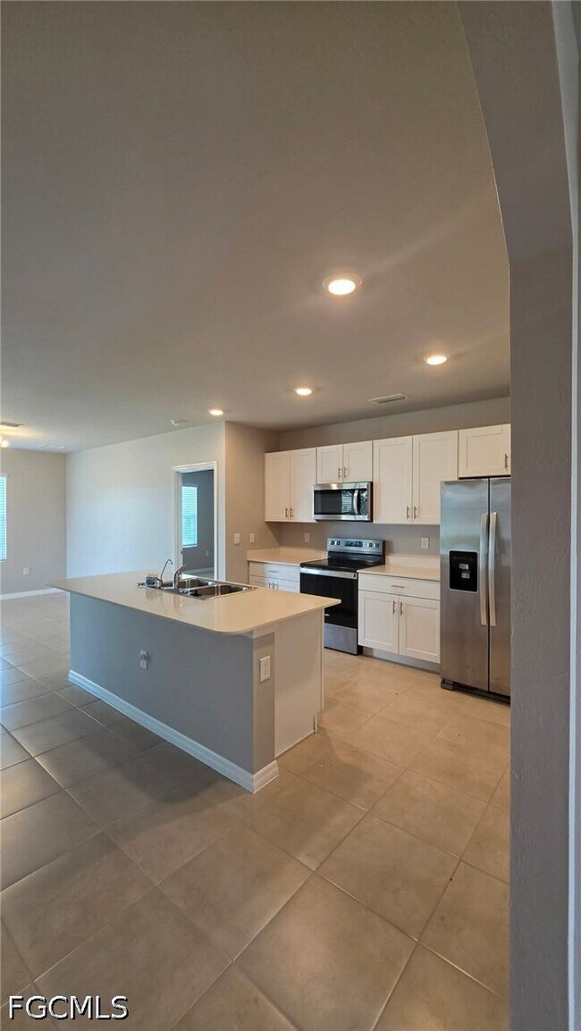 Building Photo - 1437 NW 31st Pl