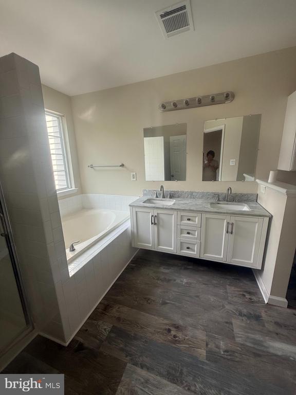 Building Photo - 47403 Darkhollow Falls Terrace
