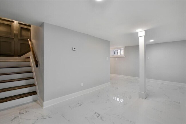 Building Photo - 3499 Fairlane Dr NW