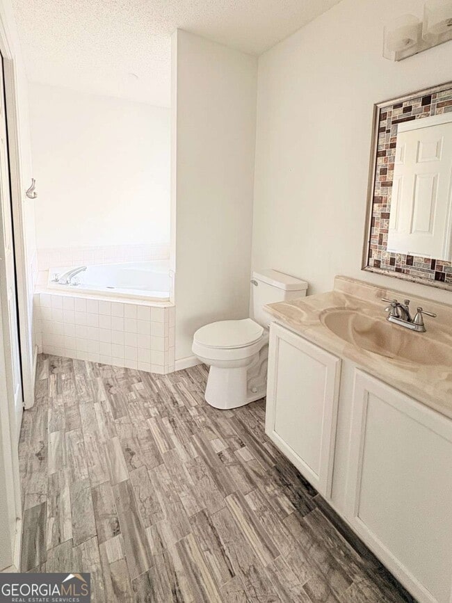 Building Photo - 304 McQueen Cir