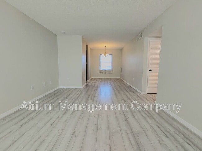 Building Photo - 1920 Edgewood Dr