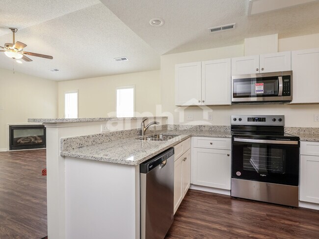 Building Photo - 5835 Regent Village Dr