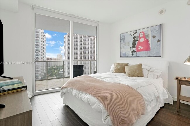 Building Photo - 300 S Biscayne Blvd