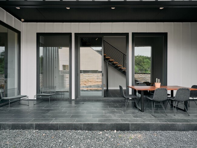 Building Photo - 412 Kemp St