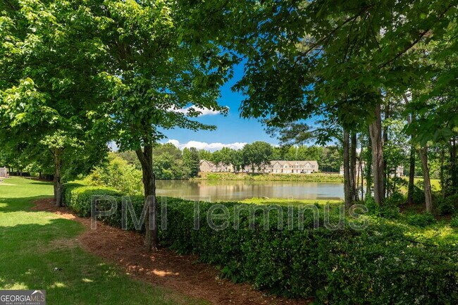 Building Photo - 1914 Lakeshore Overlook Cir NW