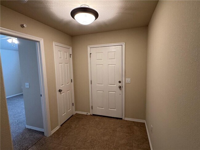 Building Photo - 298 James Dr