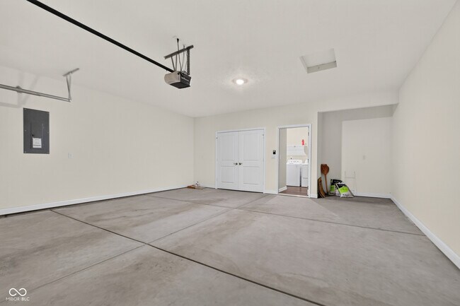 Building Photo - 9073 Lieven St