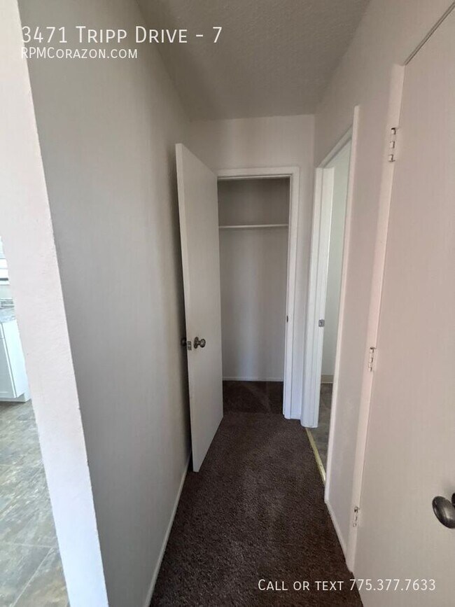 Building Photo - 3471 Tripp Dr