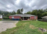 Building Photo - Freshly Updated 2-Bedroom Duplex with One-...
