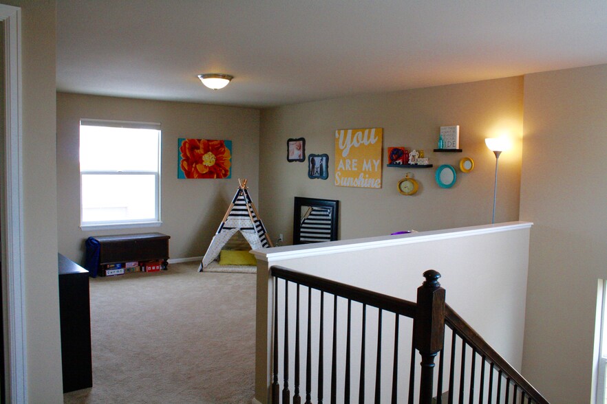 Upstairs loft, huge open area for extra living space, playroom, study area, etc - 5132 Exploration Lane