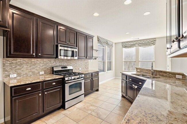 Building Photo - 2406 Yorkshire Ln