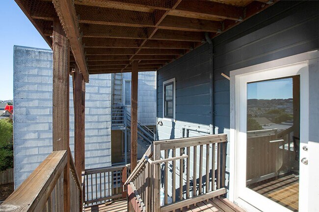 Building Photo - OPEN HOUSE: Sunday (10/5) 12:30pm-1:00pm B...