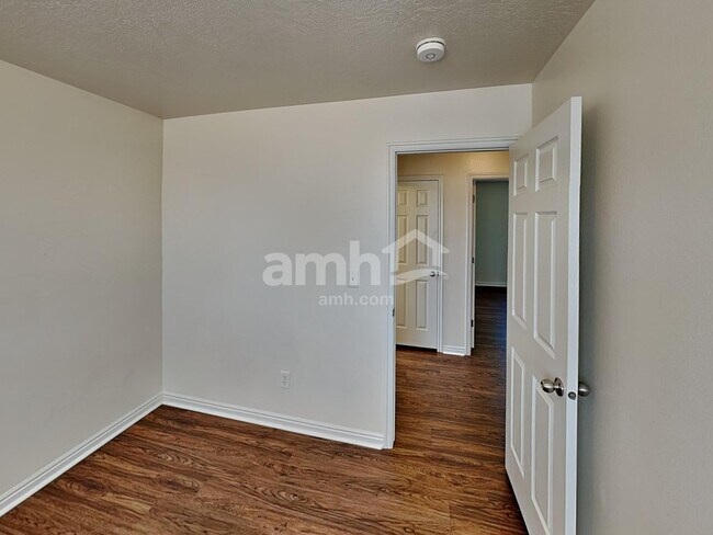 Building Photo - 8558 Laurel Oak Dr