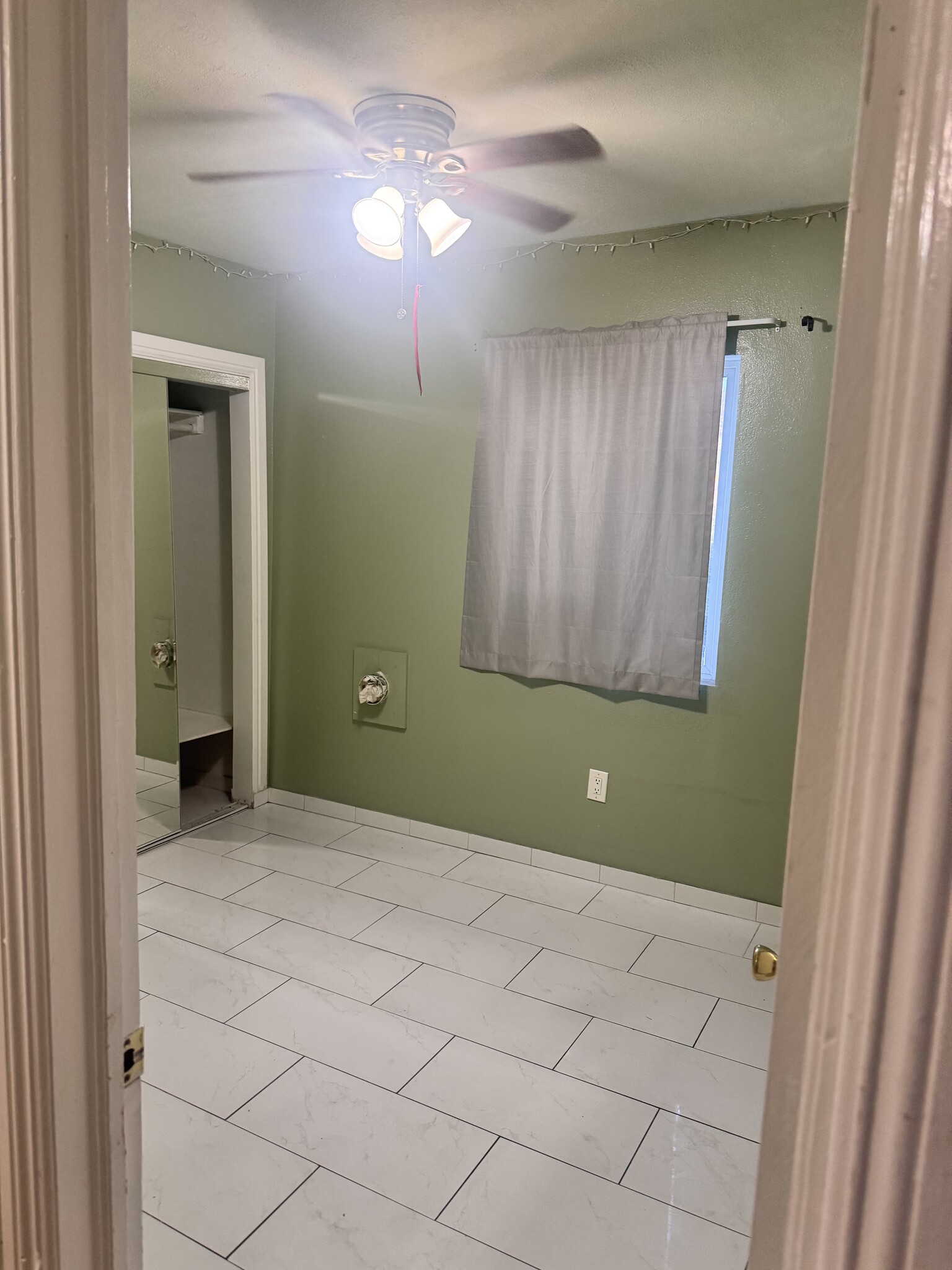 2nd bedroom - 3064 Inez St
