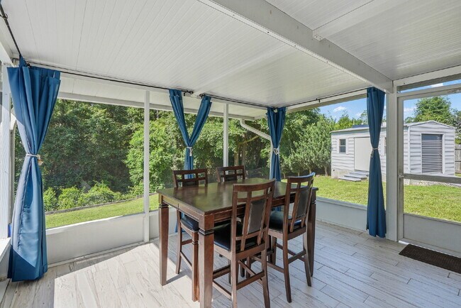 Building Photo - "Charming Pet Friendly 4-Bed Oasis in South Crestview with $500.00 Off First Full Months Rent!"