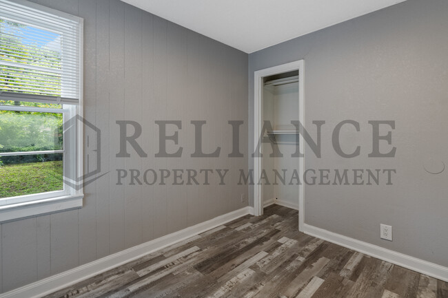 Building Photo - 710 S Pershing St