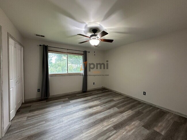 Building Photo - 711 Wellington Dr