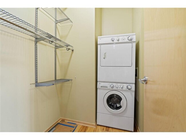 Building Photo - 4525 Park Commons Dr