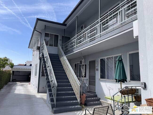 Building Photo - 1057 1/2 S Genesee Ave