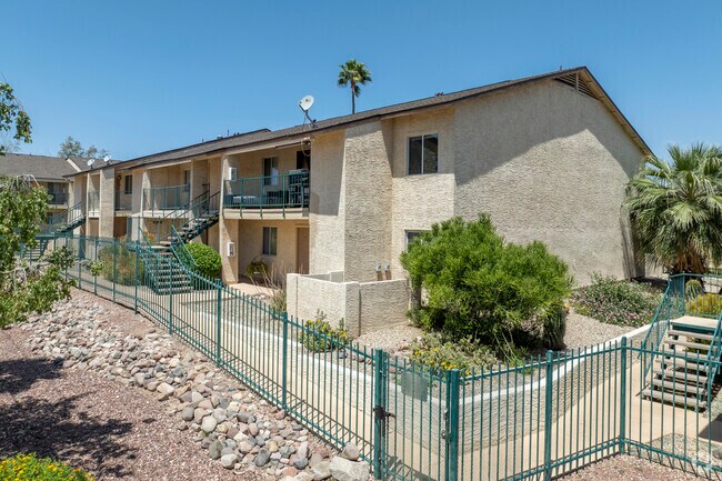 Building Photo - Shamrock Glen Condiminiums