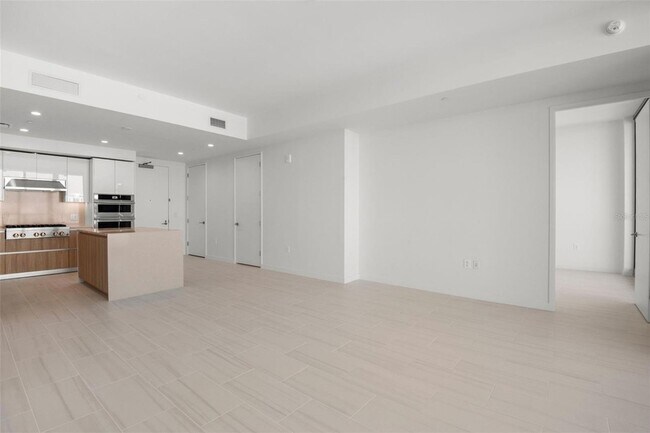 Building Photo - 400 Central Ave