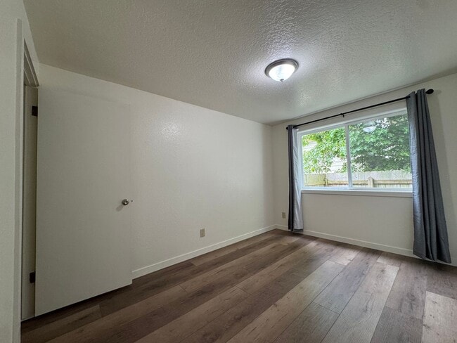 Building Photo - 204 W Del Norte St