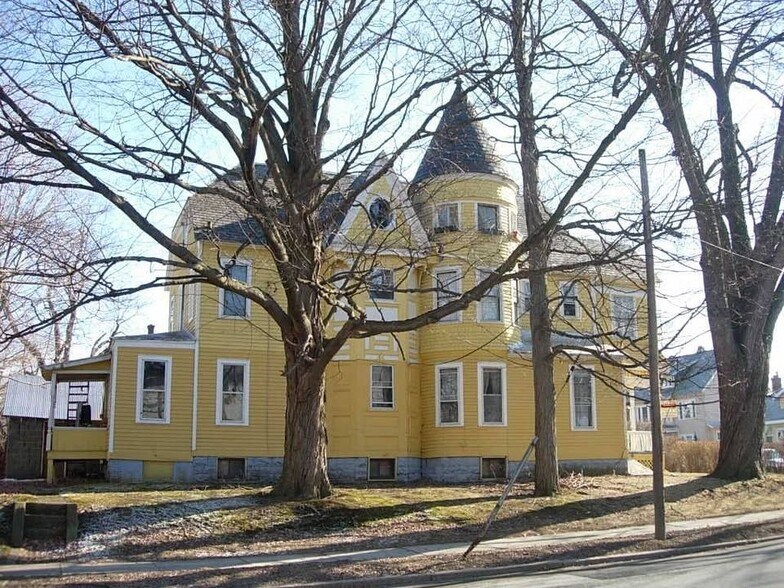 Building Photo - 25 Woodlawn Ave