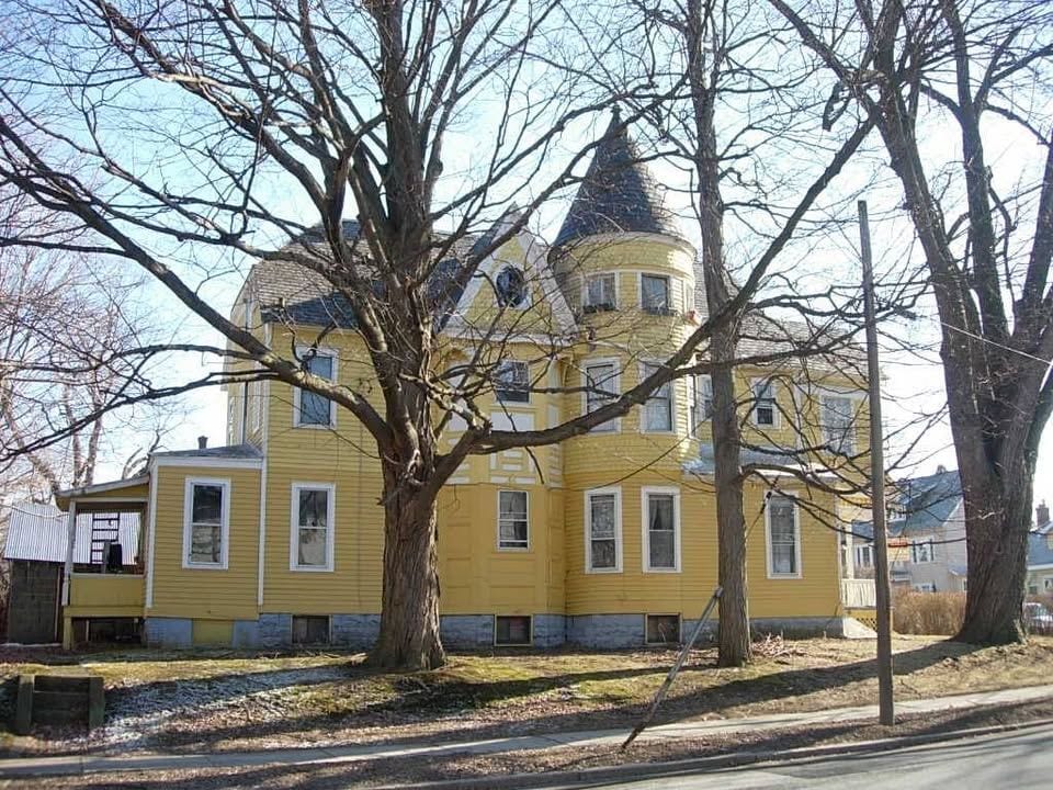 Building Photo - 25 Woodlawn Ave