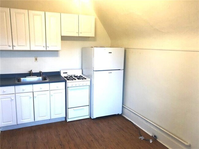 Building Photo - 335 S Evaline St