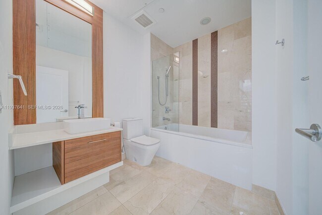 Building Photo - 601 NE 27th St