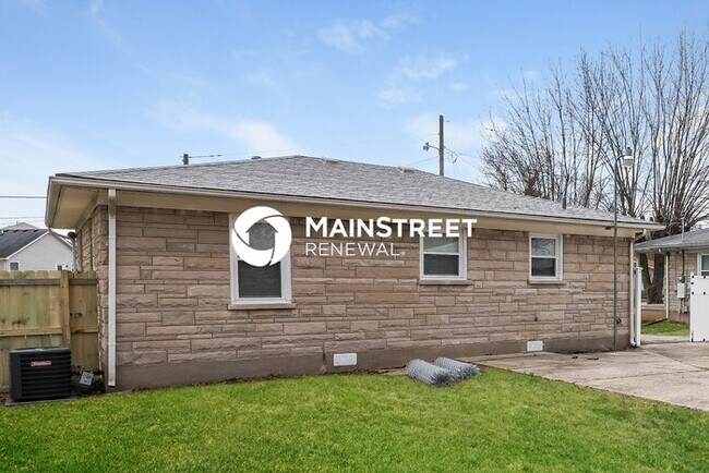Building Photo - 3 Bedroom Pet-Friendly Home in LOUISVILLE, KY with Main Street Renewal