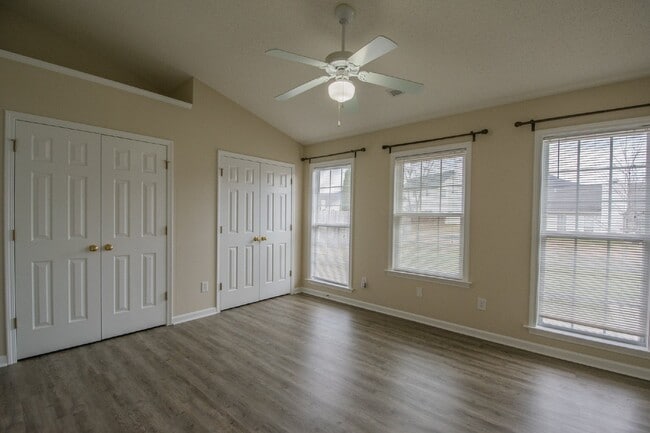 Building Photo - 32 N Sunberry Trail