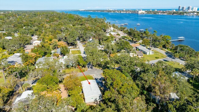 Building Photo - 121 12th St