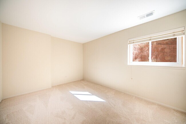 Building Photo - 275 Briarcrest Dr