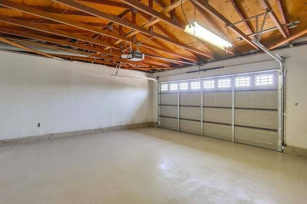 Building Photo - 9761 Roe Dr.