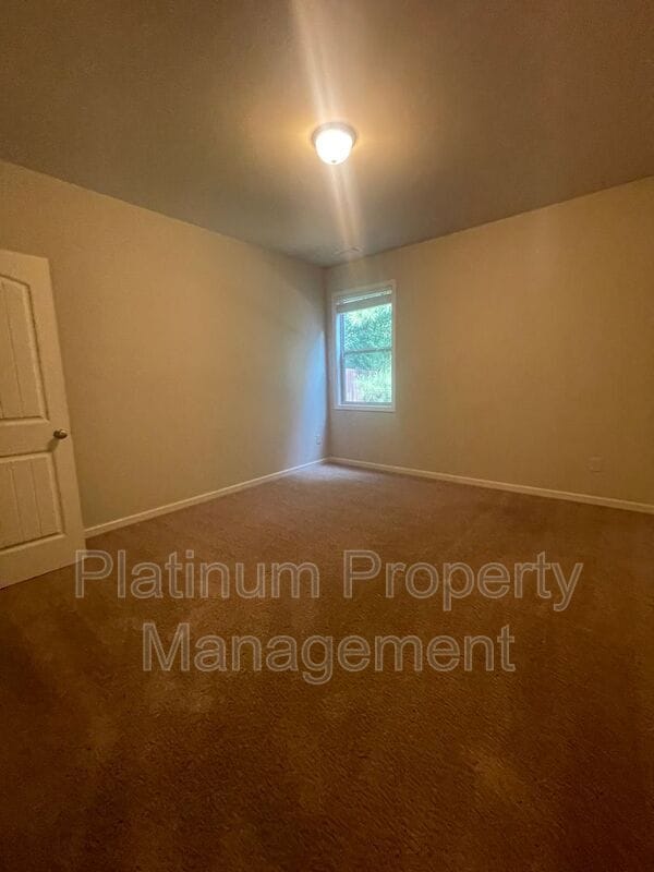 Building Photo - 7350 Silk Tree Pointe